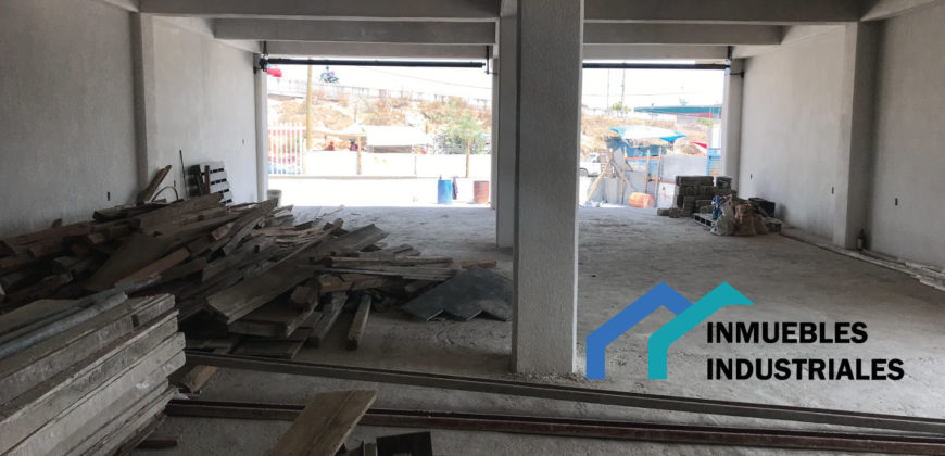 LOCAL EN C.ABASTOS ECATEPEC ESQUINA EN RENTA 165m²