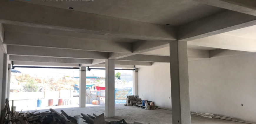 LOCAL EN C.ABASTOS ECATEPEC ESQUINA EN RENTA 165m²
