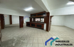LOCAL EN RENTA VÍA MORELOS 200m²